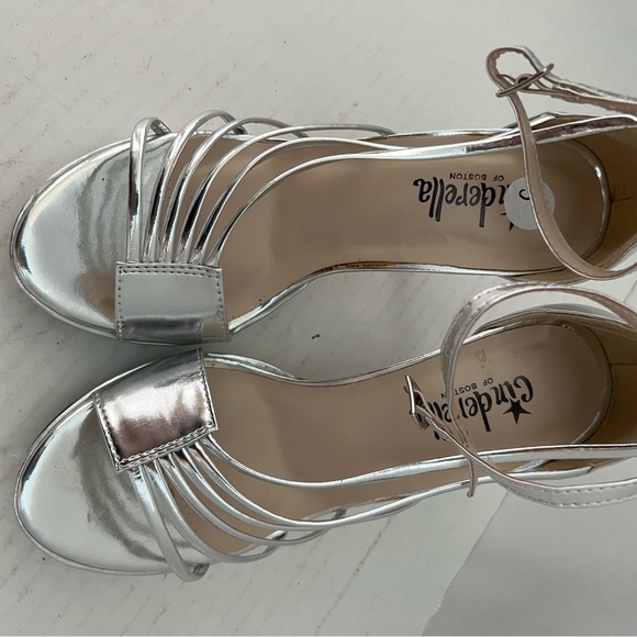 Metallic silver, high heel sandals size 5 - Picture 2 of 5